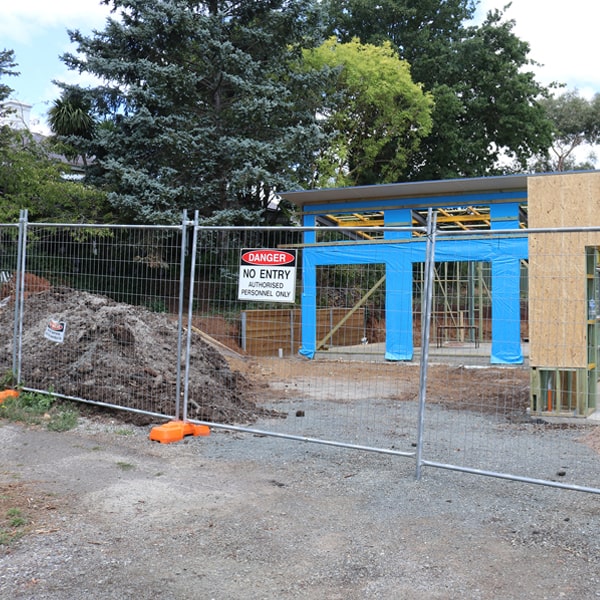 do you deliver and install temporary fencing and what's the cost for this in Clearlake Oaks CA